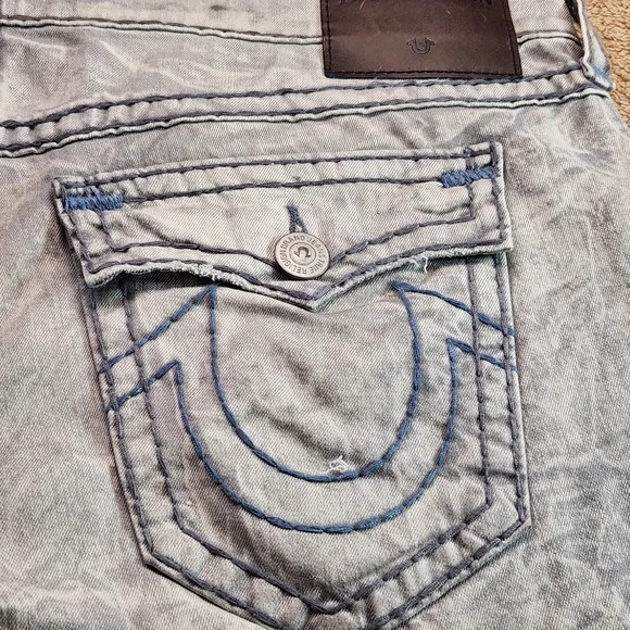 True Religion NWOT Light Gray Jeans Cut Off Shorts with Blue Accents 12'inseam - Picture 3 of 13